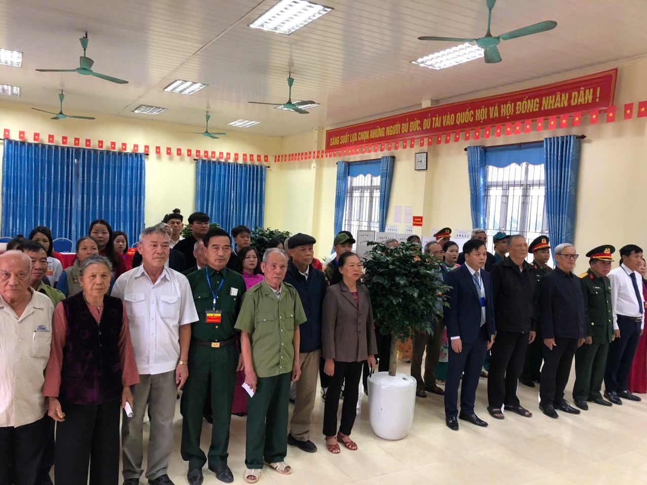 Cử tri Hồng Sơn hăng hái đi Bầu cử Đại biểu quốc hội và HĐND các cấp nhiệm kỳ 2026-2031- Ảnh 1.