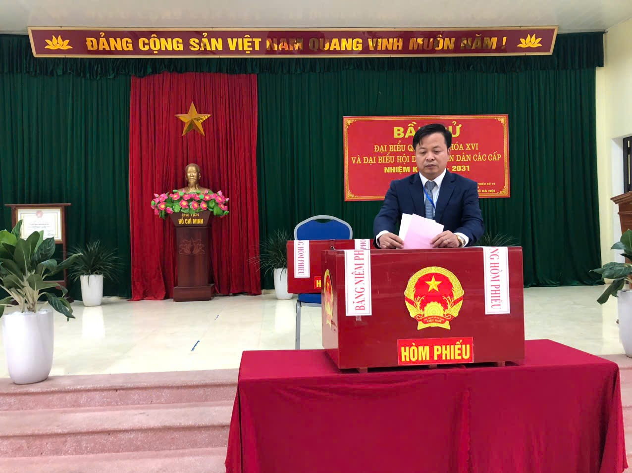 Cử tri Hồng Sơn hăng hái đi Bầu cử Đại biểu quốc hội và HĐND các cấp nhiệm kỳ 2026-2031- Ảnh 3.