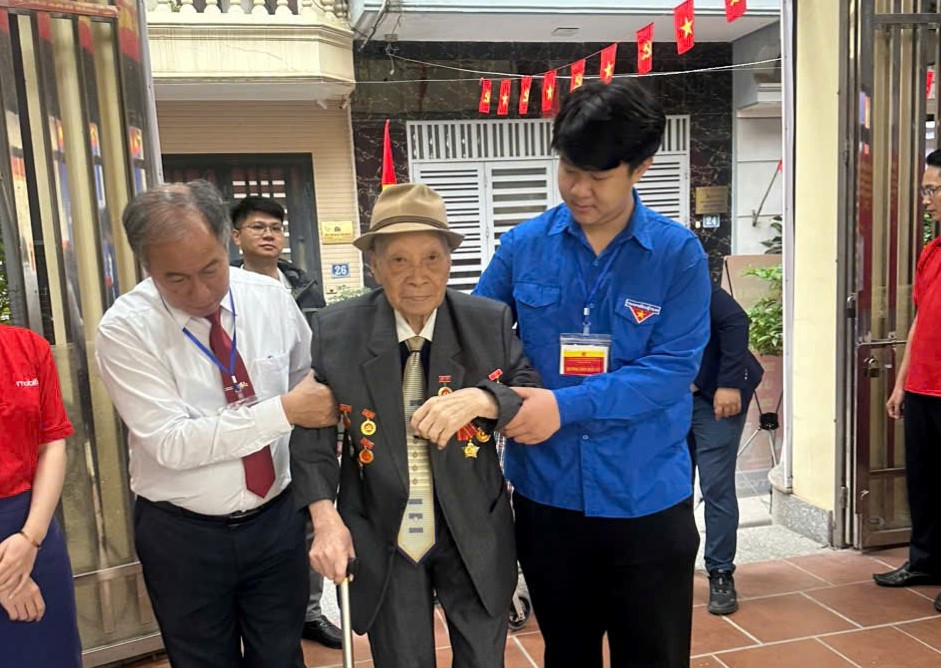 PHƯỜNG PHƯƠNG LIỆT: RỰC RỠ SẮC MÀU NGÀY HỘI TOÀN DÂN KHI CÁC THẾ HỆ CÙNG CHUNG NHỊP ĐẬP LÁ PHIẾU- Ảnh 7.