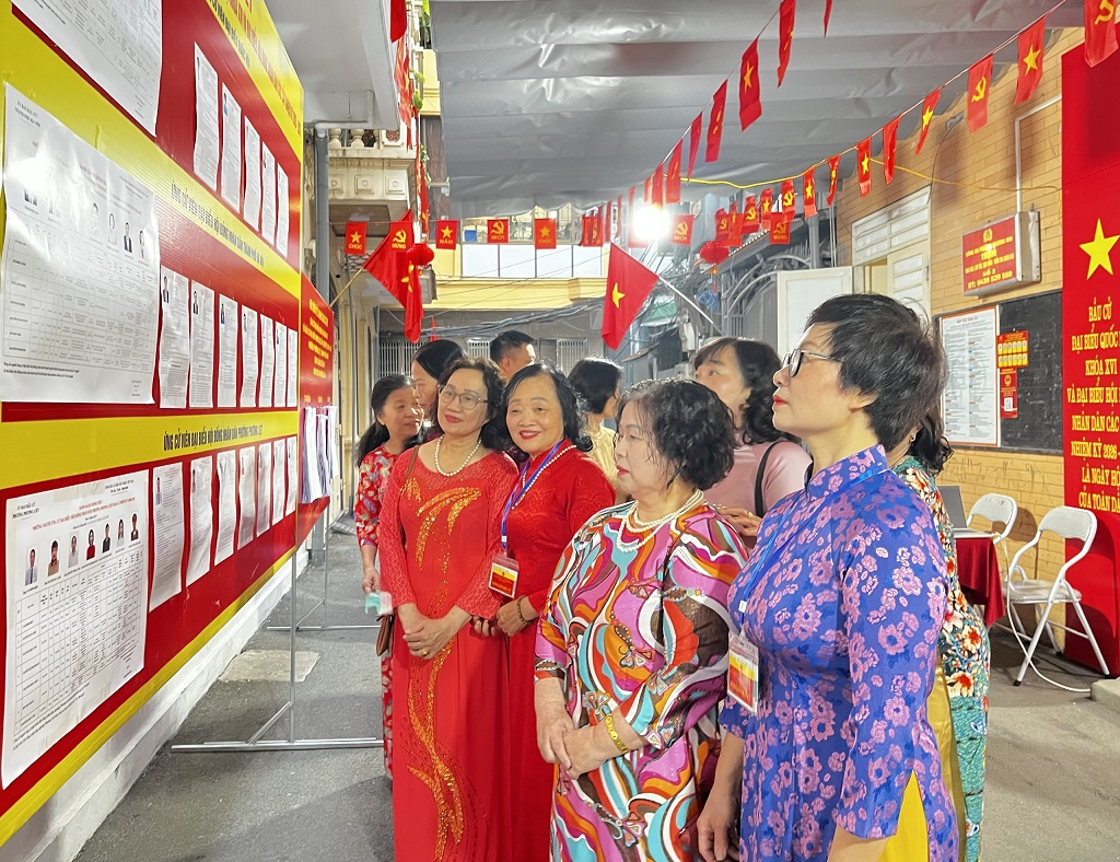 PHƯỜNG PHƯƠNG LIỆT: RỰC RỠ SẮC MÀU NGÀY HỘI TOÀN DÂN KHI CÁC THẾ HỆ CÙNG CHUNG NHỊP ĐẬP LÁ PHIẾU- Ảnh 8.