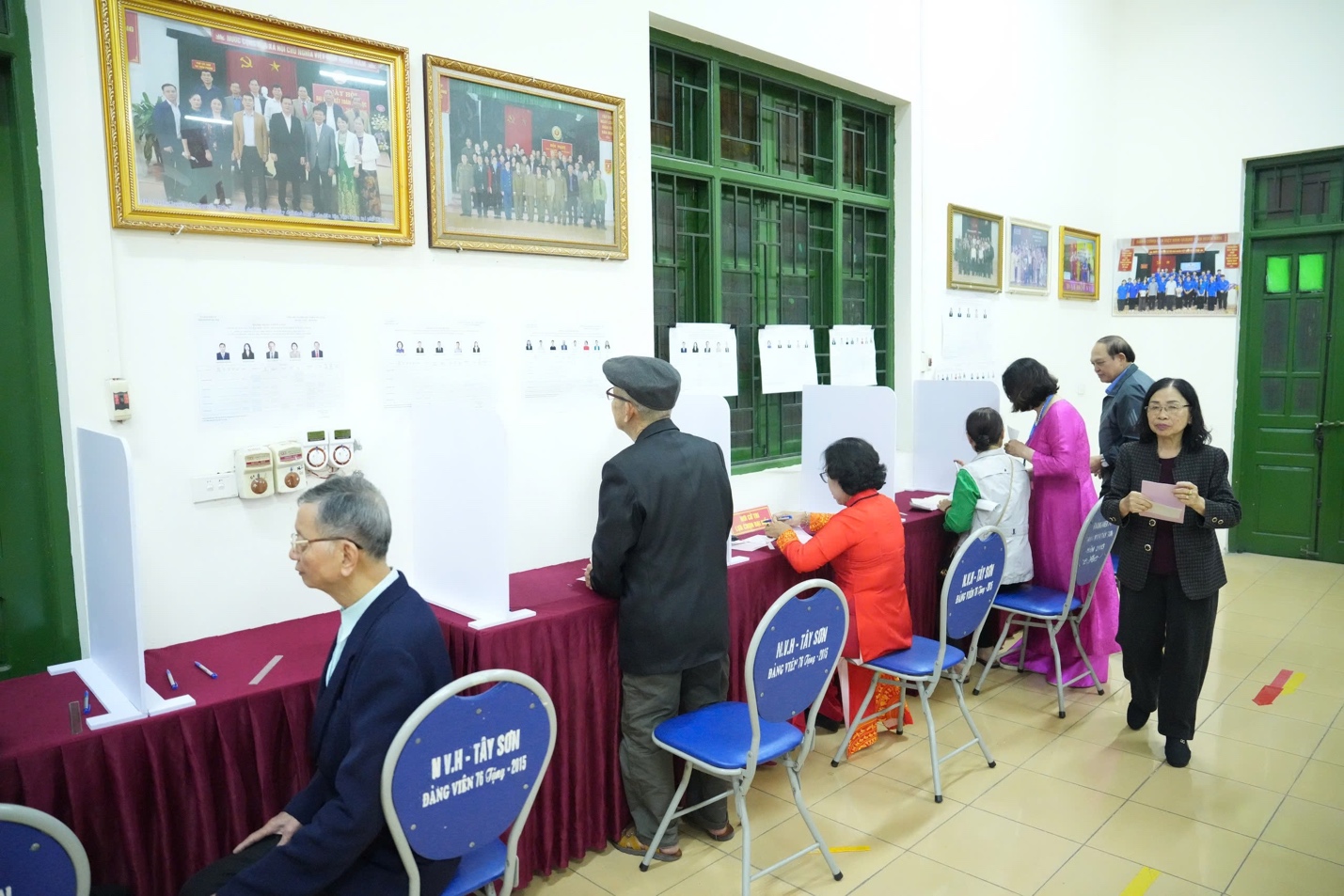 Cử tri Đan Phượng hân hoan đi bầu cử.- Ảnh 7.