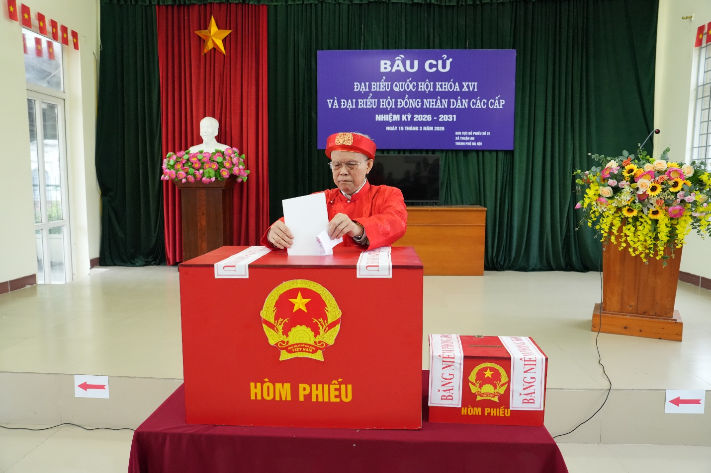 A person in a red uniform at a podium  AI-generated content may be incorrect.