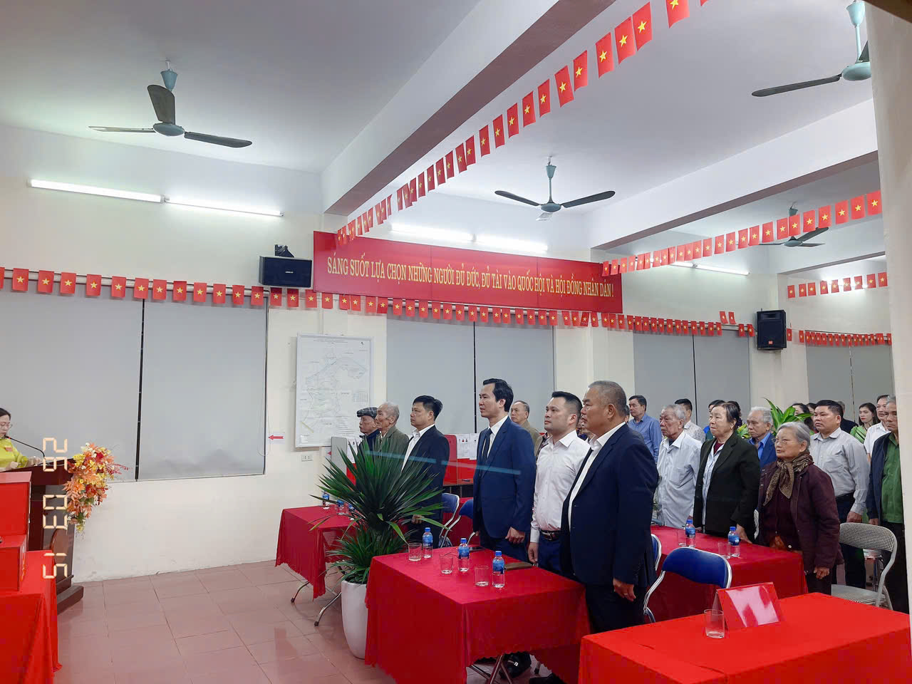 A group of people standing in a room  AI-generated content may be incorrect.