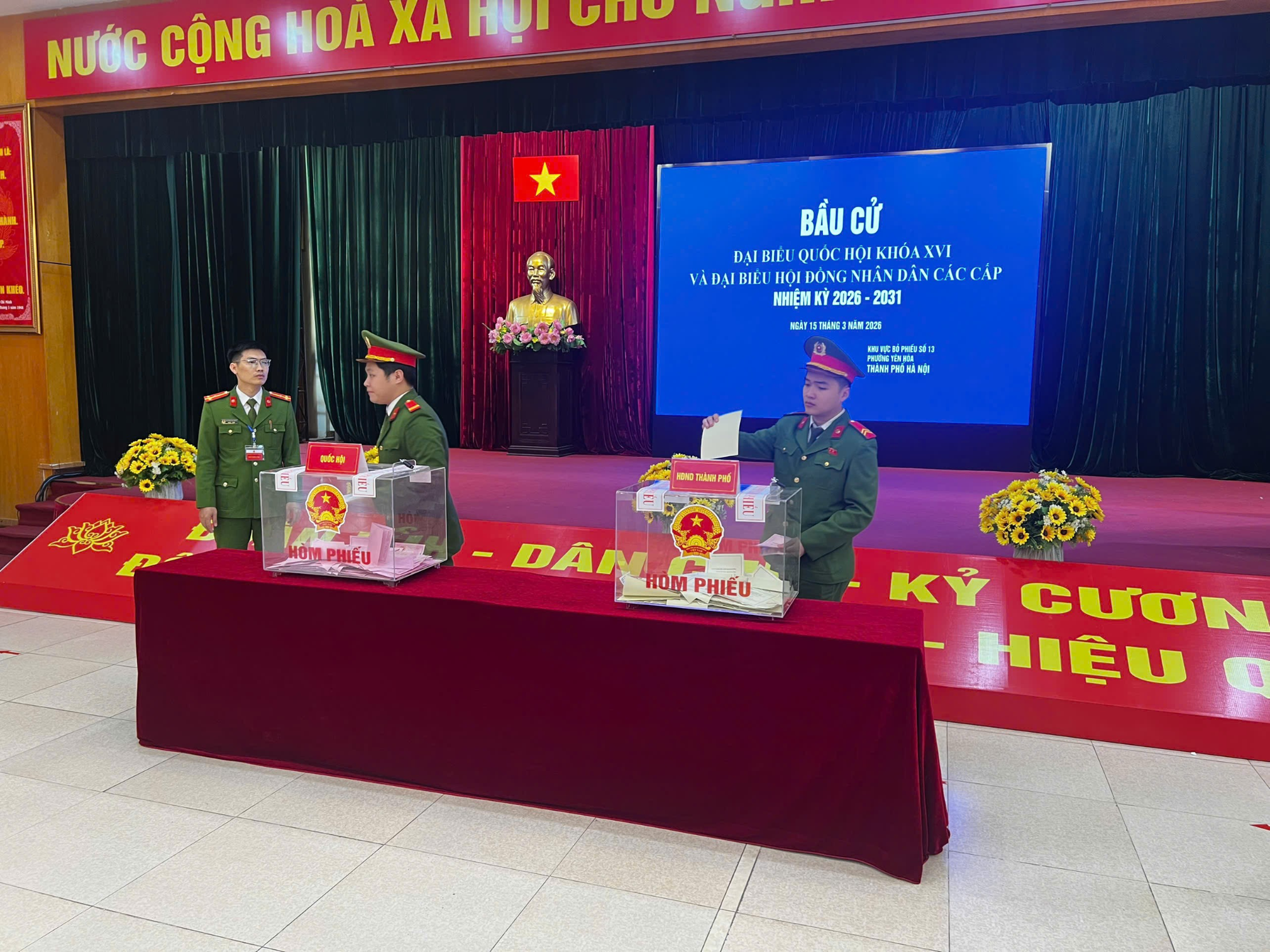 YÊN HÒA GIỜ "CAO ĐIỂM" BẦU CỬ: KHÍ THẾ KHẨN TRƯƠNG, TỈ LỆ CỬ TRI ĐI BẦU TĂNG MẠNH- Ảnh 3.