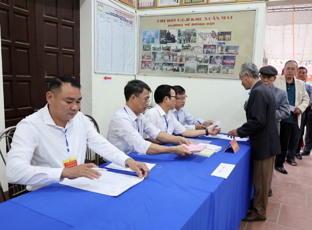 Xuân Mai: Đồng chí Chủ tịch UBND xã Nguyễn Anh Đức dự khai mạc bầu cử tại thôn Xuân Mai- Ảnh 5.
