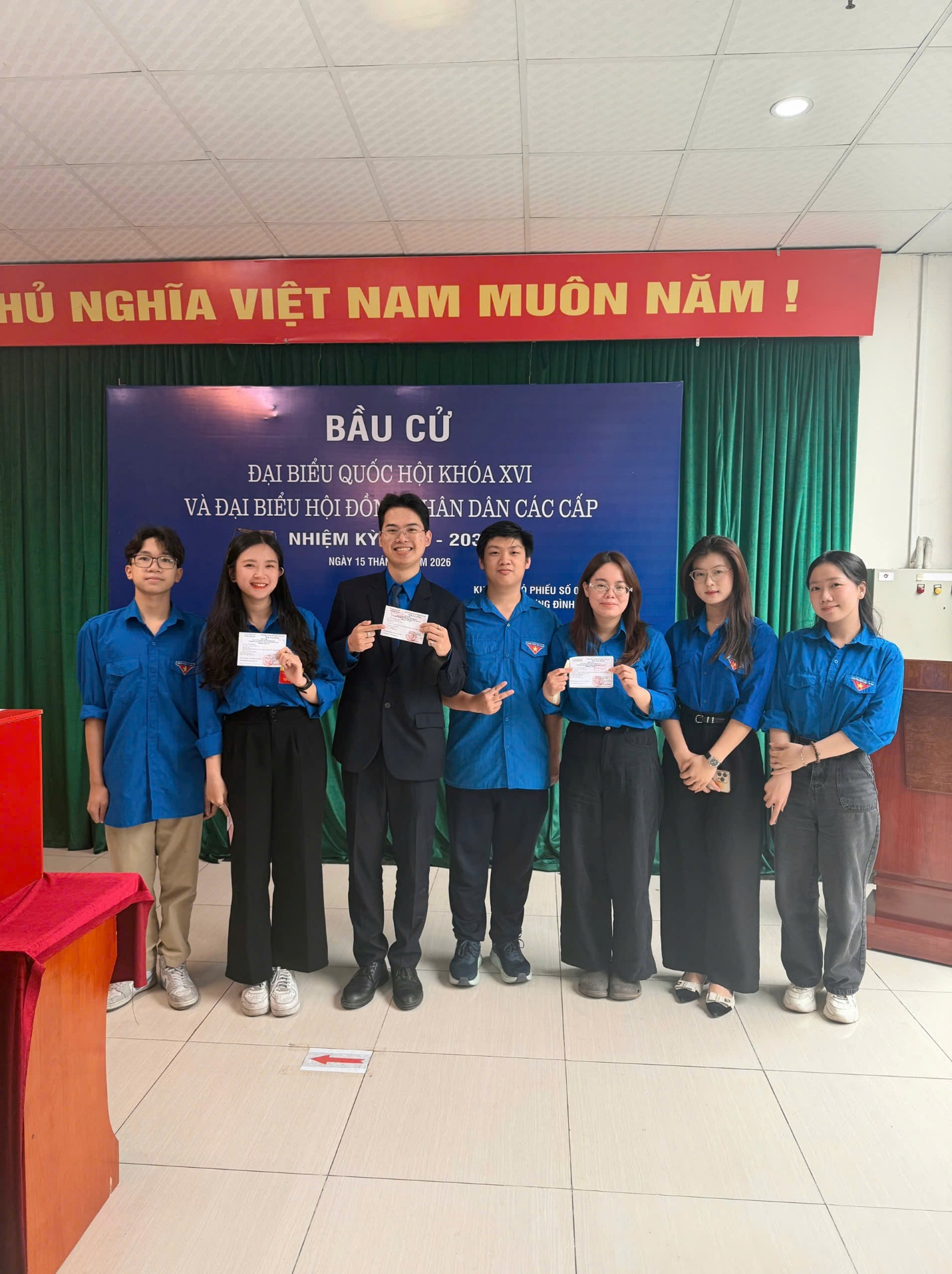 Những cử tri đặc biệt trong ngày hội bầu cử tại phường Khương Đình- Ảnh 3.