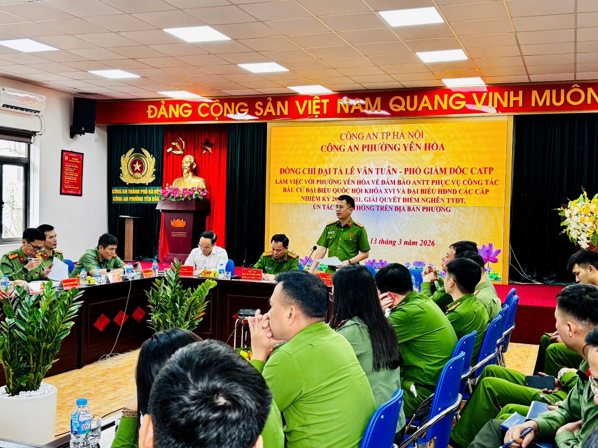 Đoàn công tác Công an thành phố Hà Nội kiểm tra công tác bảo đảm an toàn phục vụ bầu cử đại biểu Quốc hội khóa XVI và đại biểu HĐND các cấp nhiệm kỳ 2026 - 2031 trên địa bàn phường Yên Hòa- Ảnh 2.