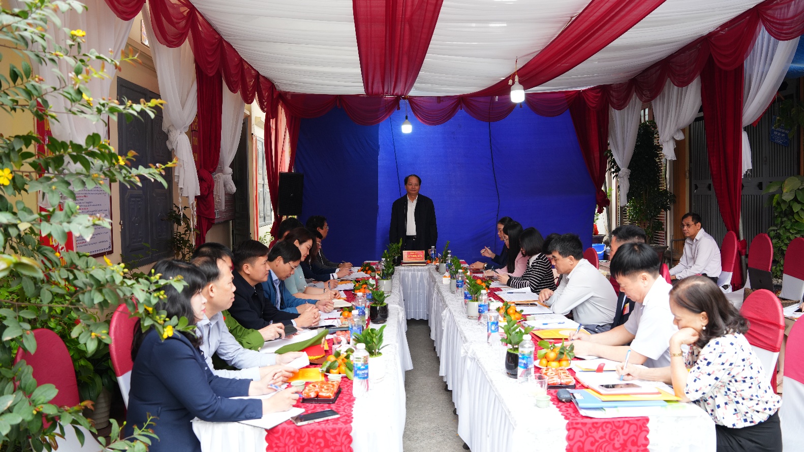 Đoàn giám sát số 06 của Ban Thường vụ Thành ủy kiểm tra công tác chuẩn bị bầu cử tại xã Hoài Đức- Ảnh 1.