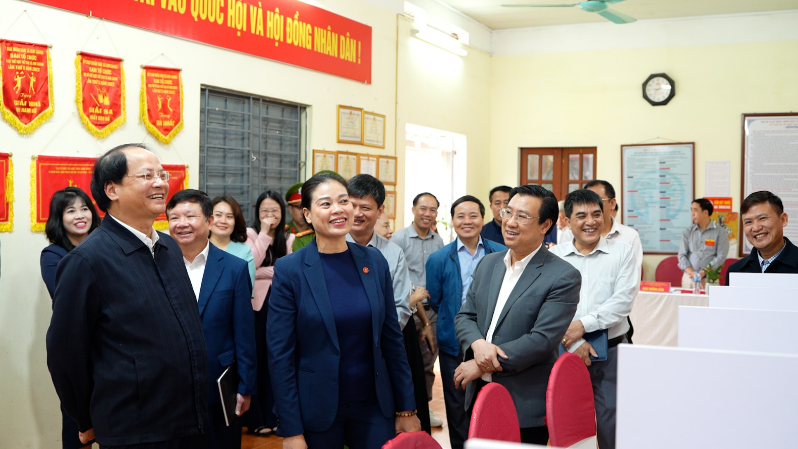 Đoàn giám sát số 06 của Ban Thường vụ Thành ủy kiểm tra công tác chuẩn bị bầu cử tại xã Hoài Đức- Ảnh 9.