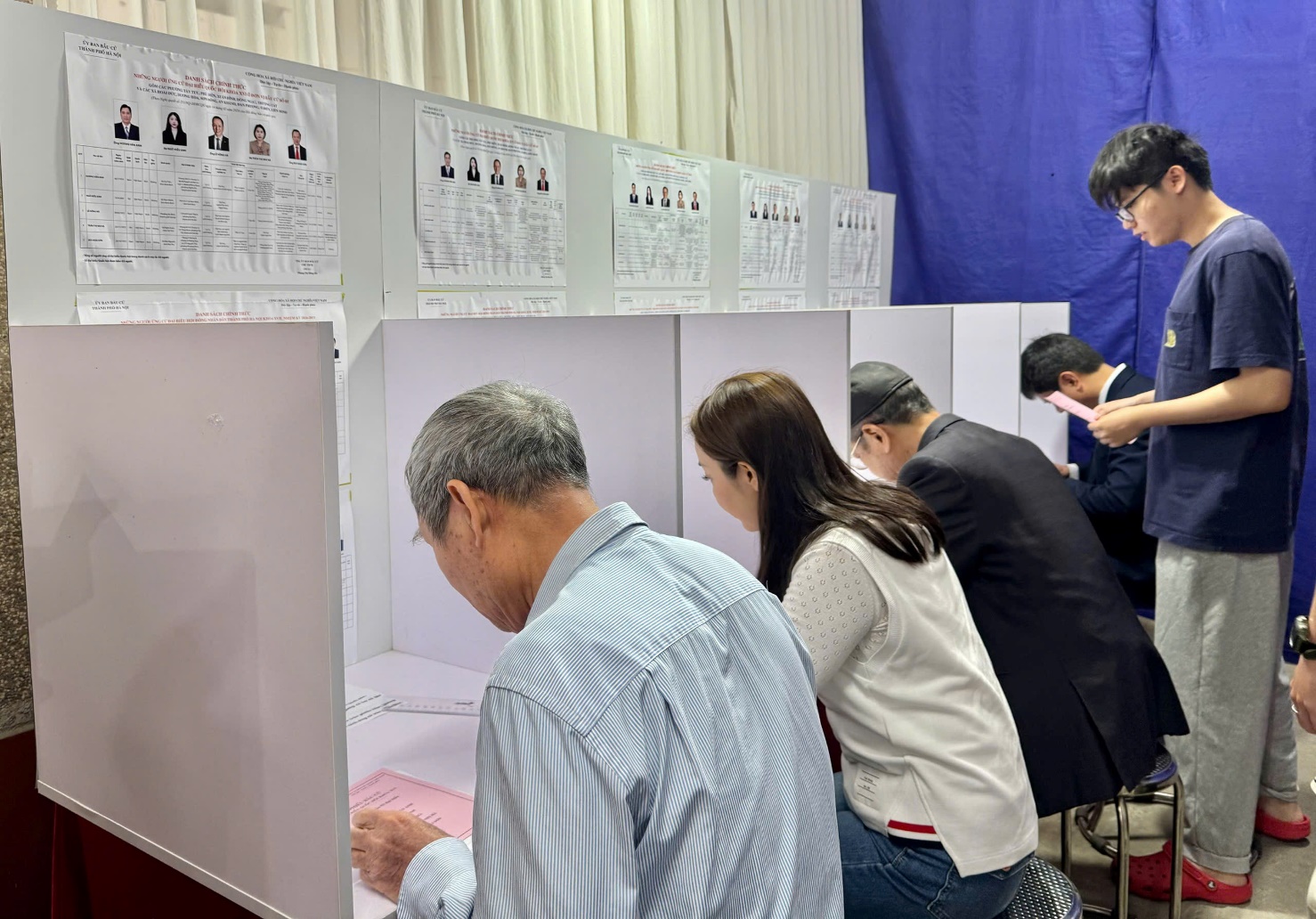 31 khu vực bỏ phiếu xã Hoài Đức đồng loạt khai mạc lúc 6h30- Ảnh 6.