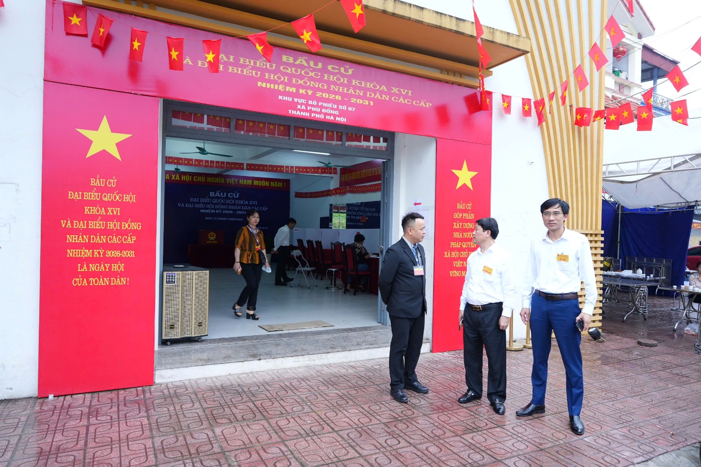 A group of people standing outside a building  AI-generated content may be incorrect.