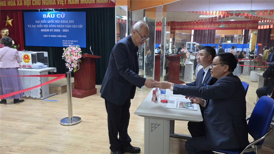 Yên Hòa ngày bầu cử: Ý Đảng lòng Dân quyện hòa trong từng lá phiếu- Ảnh 2.