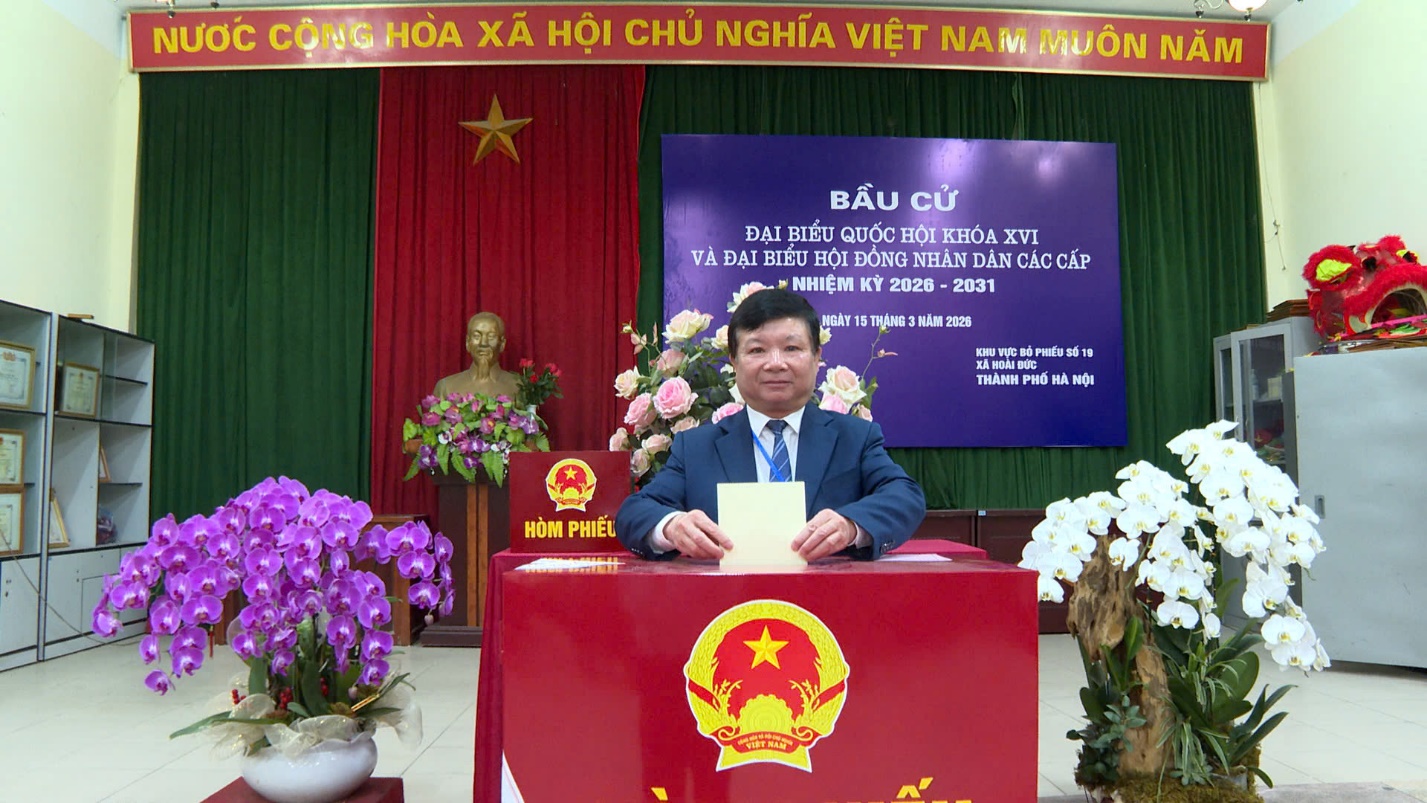 Đồng chí Trần Văn Nghĩa dự khai mạc, bỏ phiếu tại khu vực bầu cử thôn Dậu 1- Ảnh 3.