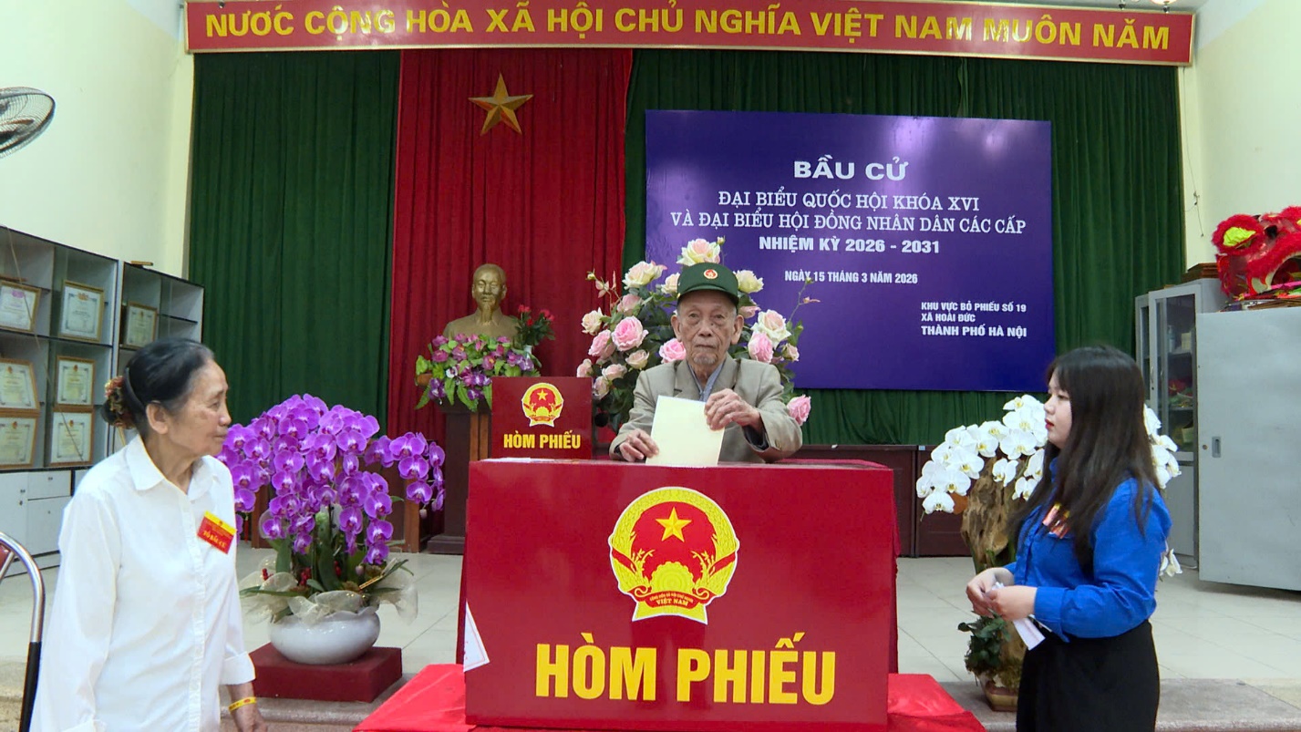 Đồng chí Trần Văn Nghĩa dự khai mạc, bỏ phiếu tại khu vực bầu cử thôn Dậu 1- Ảnh 4.