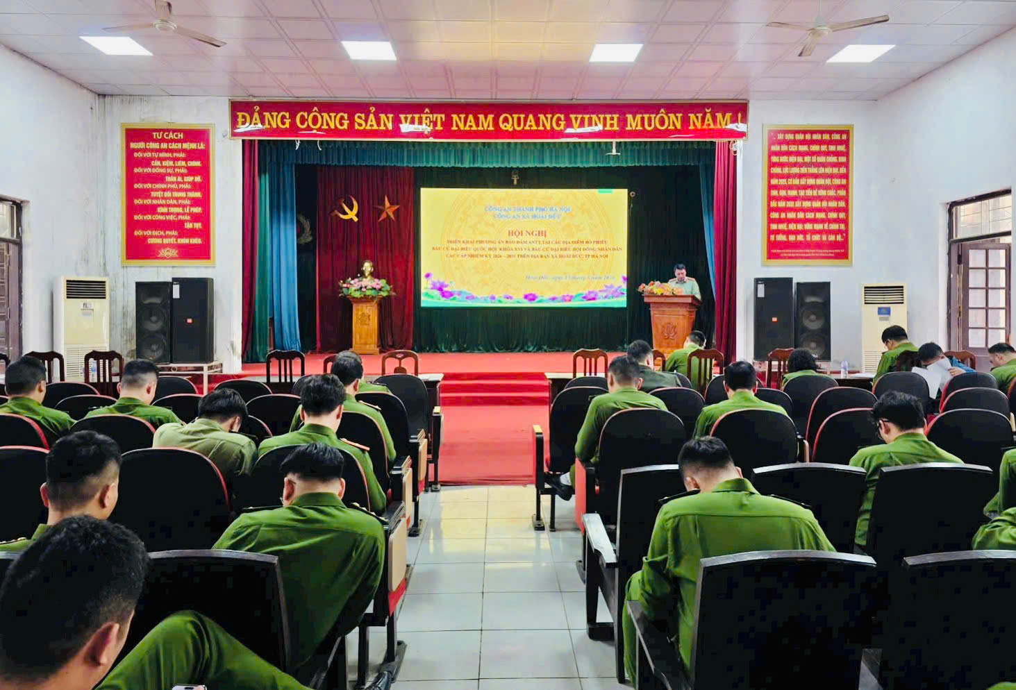 Công an xã Hoài Đức triển khai phương án bảo đảm ANTT tại các địa điểm bỏ phiếu bầu cử đại biểu Quốc hội khoá XVI và đại biểu HĐND các cấp nhiệm kỳ 2026 – 2031.- Ảnh 1.