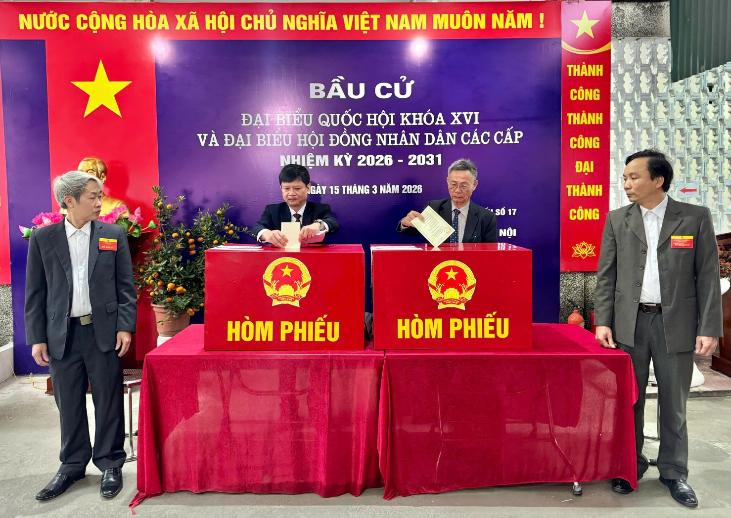 Đồng chí Nguyễn Huy Hoàng - Phó Bí thư Đảng uỷ, Chủ tịch UBND xã dự Lễ khai mạc bầu cử đại biểu Quốc hội khóa XVI và đại biểu HĐND các cấp nhiệm kỳ 2026-2031 tại khu vực bỏ phiếu số 17 Tổ dân phố Trạm trôi- Ảnh 4.