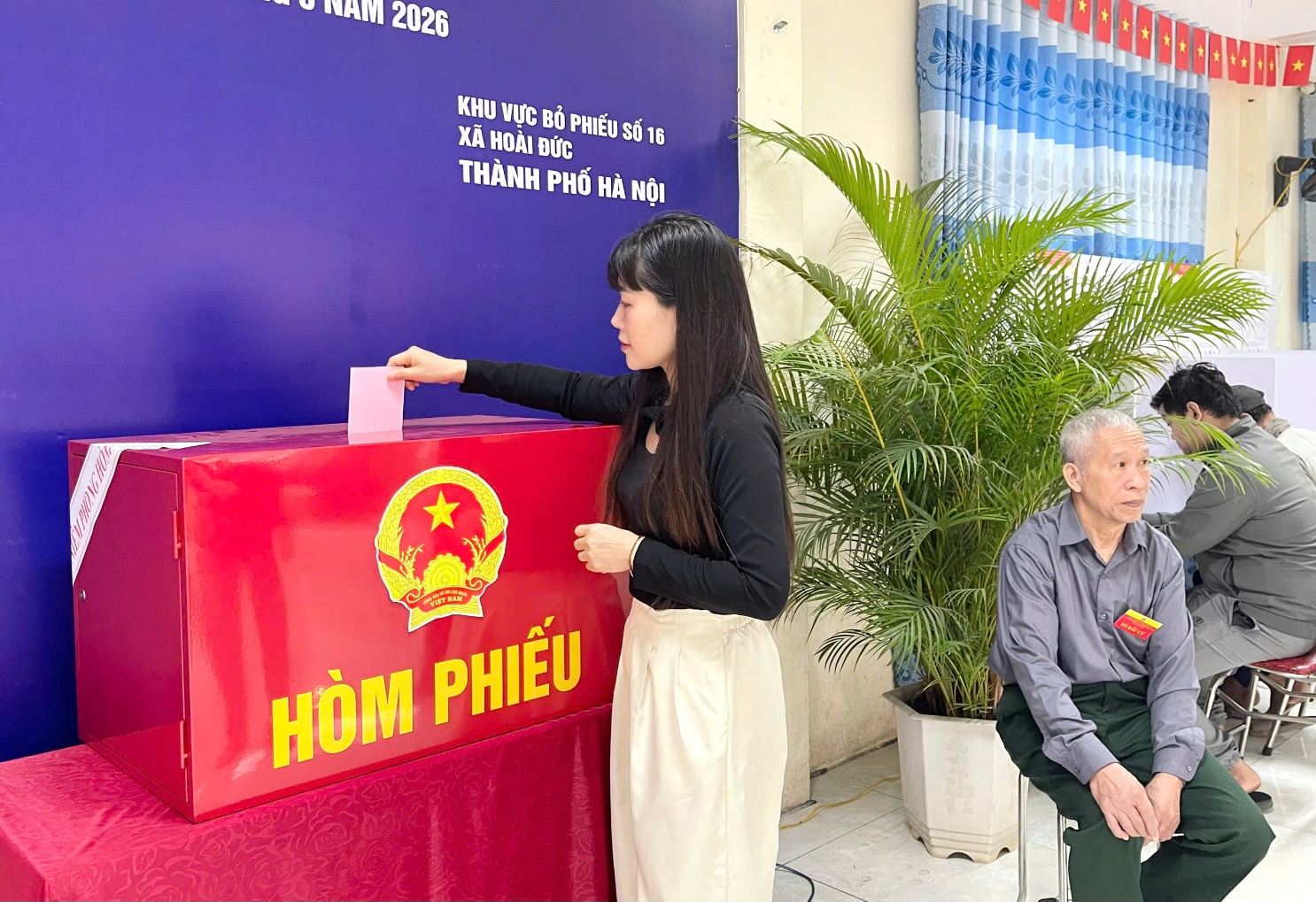 Không khí ngày bầu cử trên địa bàn xã Hoài Đức- Ảnh 6.