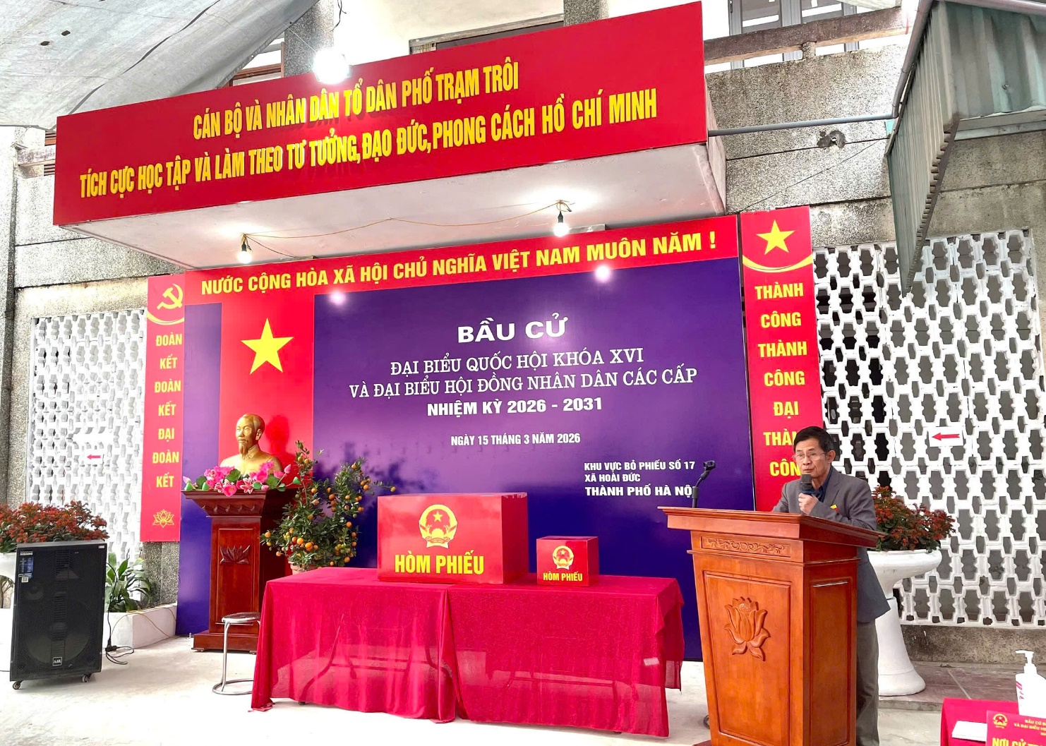 Tổ dân phố Trạm Trôi diễn tập khai mạc ngày bầu cử- Ảnh 1.