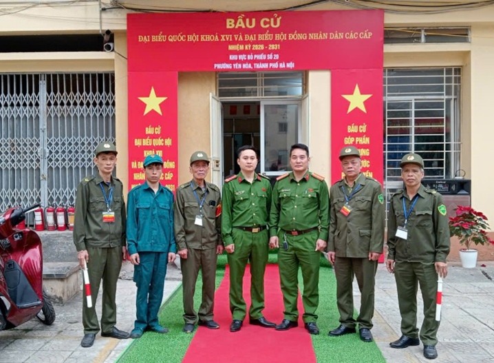 Giữ vững bình yên Ngày hội non sông, Công an phường Yên Hòa bảo đảm tuyệt đối an ninh, an toàn Ngày bầu cử- Ảnh 2.