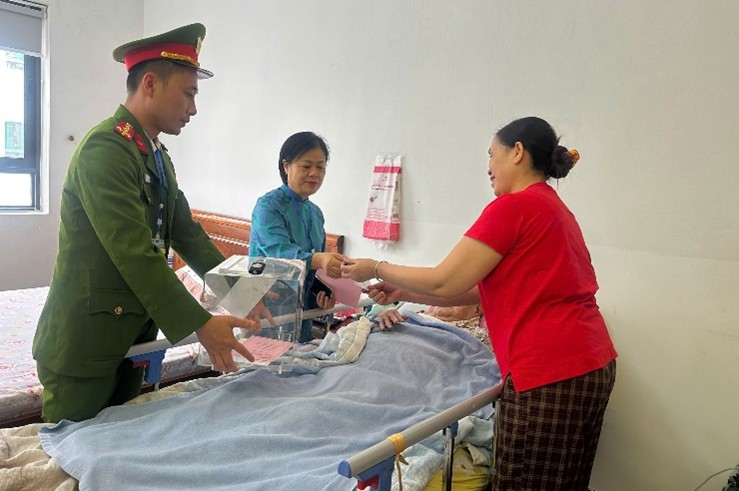 Giữ vững bình yên Ngày hội non sông, Công an phường Yên Hòa bảo đảm tuyệt đối an ninh, an toàn Ngày bầu cử- Ảnh 3.