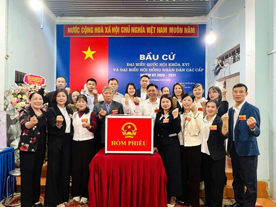 Phát huy truyền thống quê hương Hai Bà Trưng, xã Hát Môn hoàn thành sớm việc bỏ phiếu bầu- Ảnh 4.