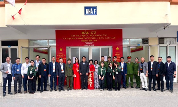 Giữ vững bình yên Ngày hội non sông, Công an phường Yên Hòa bảo đảm tuyệt đối an ninh, an toàn Ngày bầu cử- Ảnh 4.