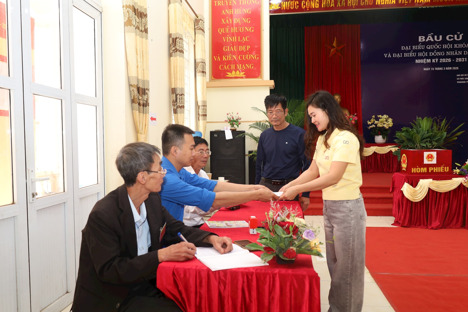 Toàn cảnh không khí bầu cử tại 126 xã, phường của Hà Nội- Ảnh 39.