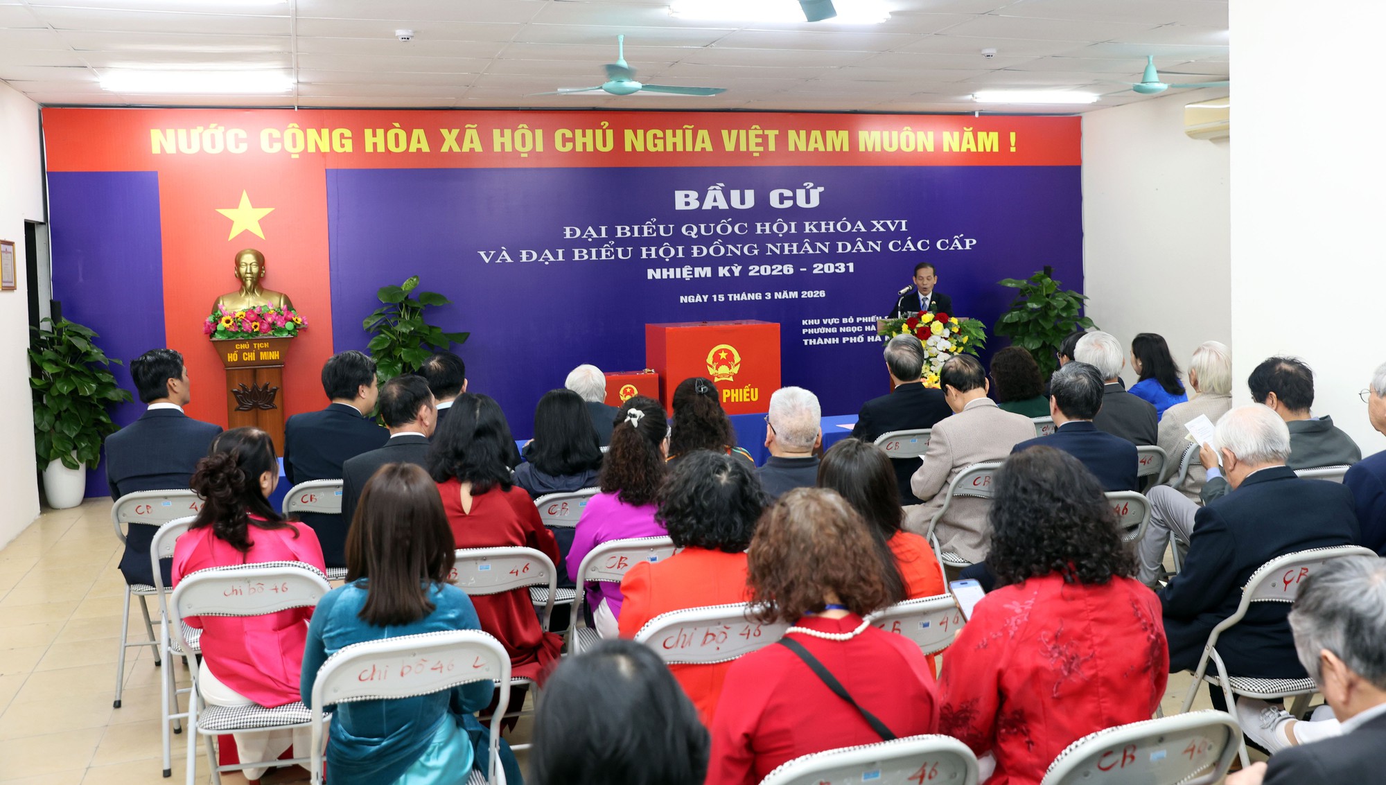 Phó Chủ tịch Quốc hội Nguyễn Đức Hải bầu cử tại Khu vực bỏ phiếu số 21, phường Ngọc Hà, Hà Nội- Ảnh 9.