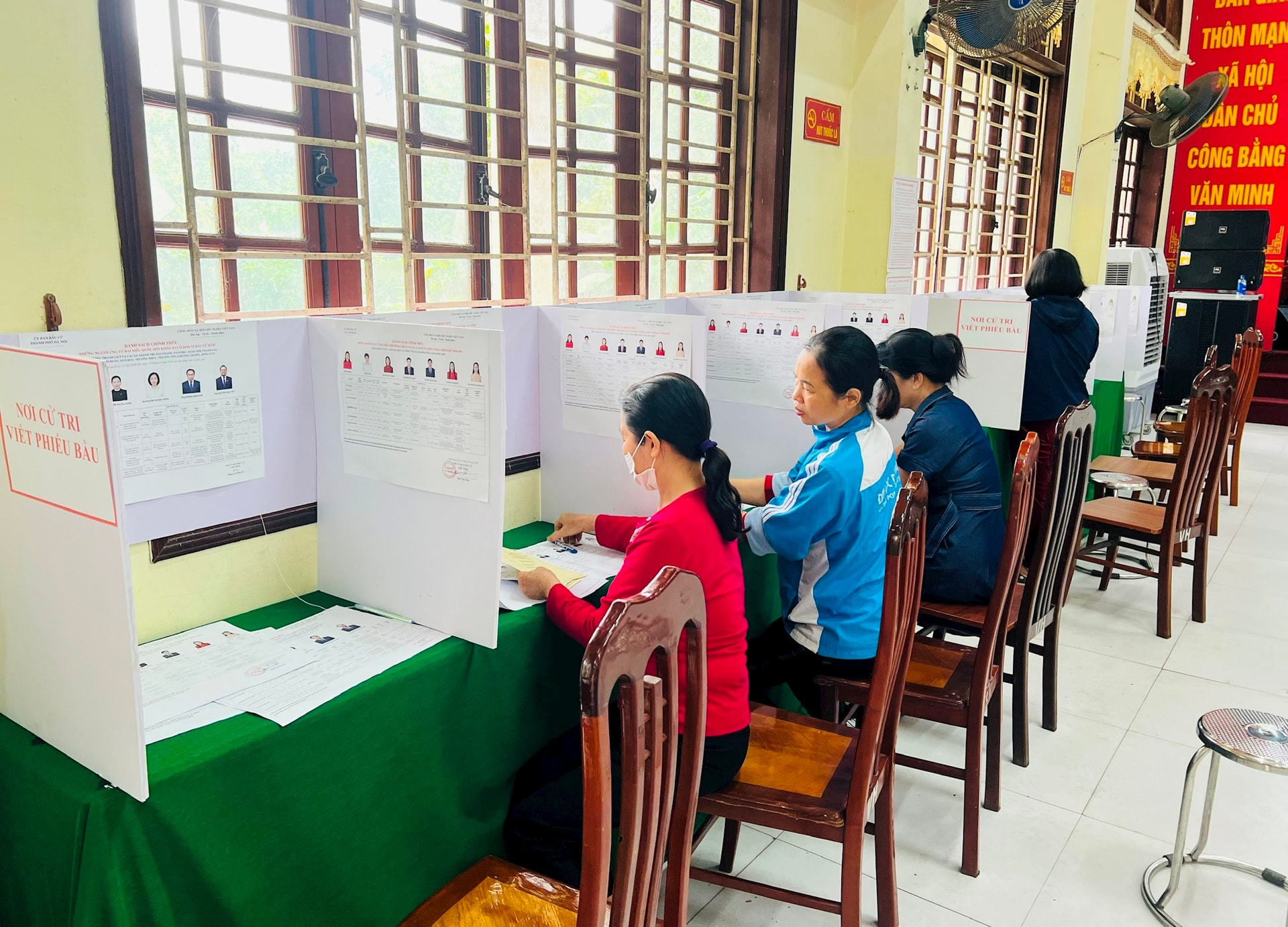 Xã Tam Hưng: 6 đơn vị bầu cử đạt tỷ lệ 100% cử tri tham gia bỏ phiếu- Ảnh 1.