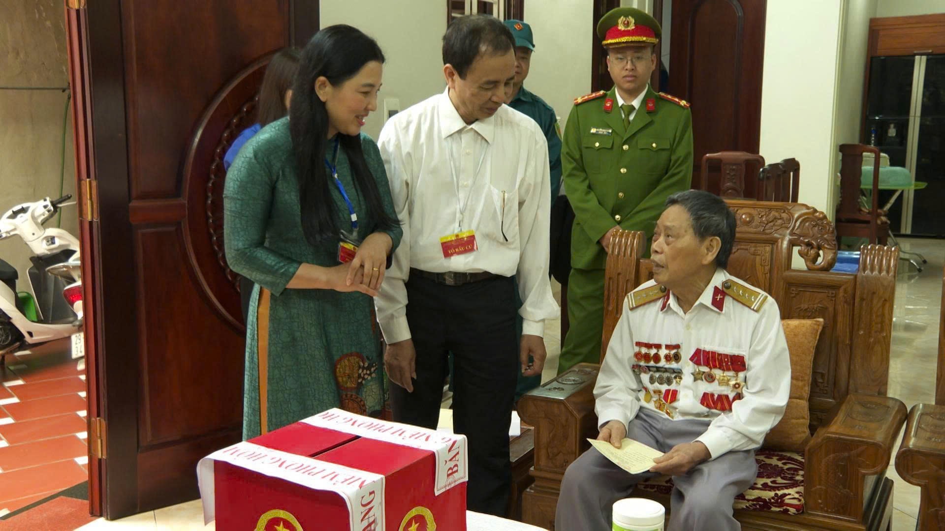 Toàn cảnh không khí bầu cử tại 126 xã, phường của Hà Nội- Ảnh 9.