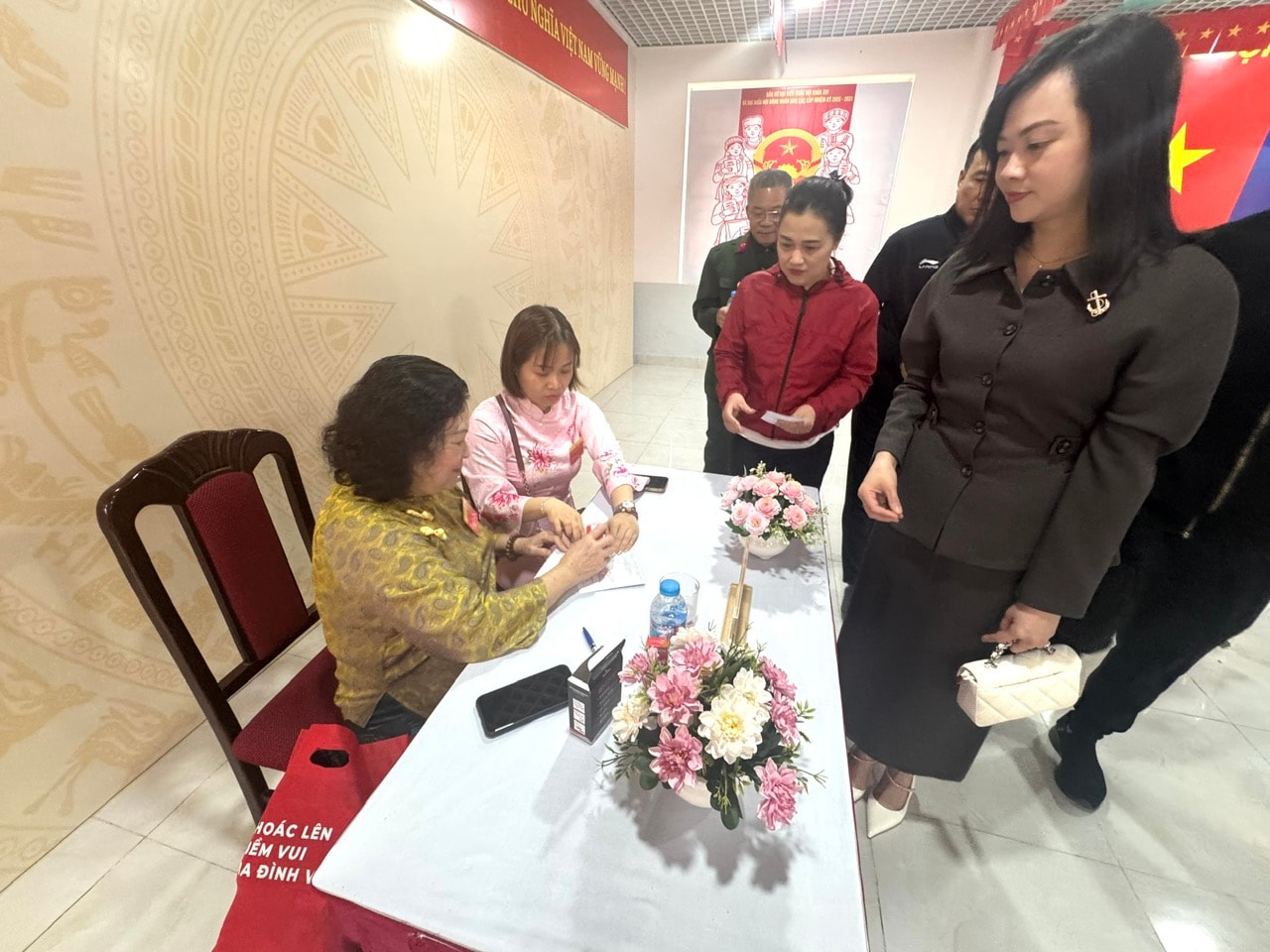 Phường Tương Mai: Cử tri nô nức tham gia Ngày hội non sông- Ảnh 8.