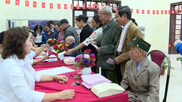 Đồng chí Trần Văn Nghĩa dự khai mạc, bỏ phiếu tại khu vực bầu cử thôn Dậu 1- Ảnh 6.