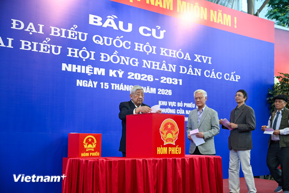 Người dân Thủ đô rạng rỡ đi bỏ phiếu trong 'ngày hội non sông' của cả nước- Ảnh 10.