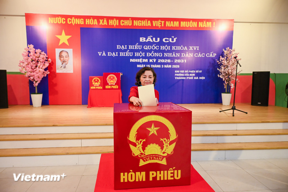 Người dân Thủ đô rạng rỡ đi bỏ phiếu trong 'ngày hội non sông' của cả nước- Ảnh 23.