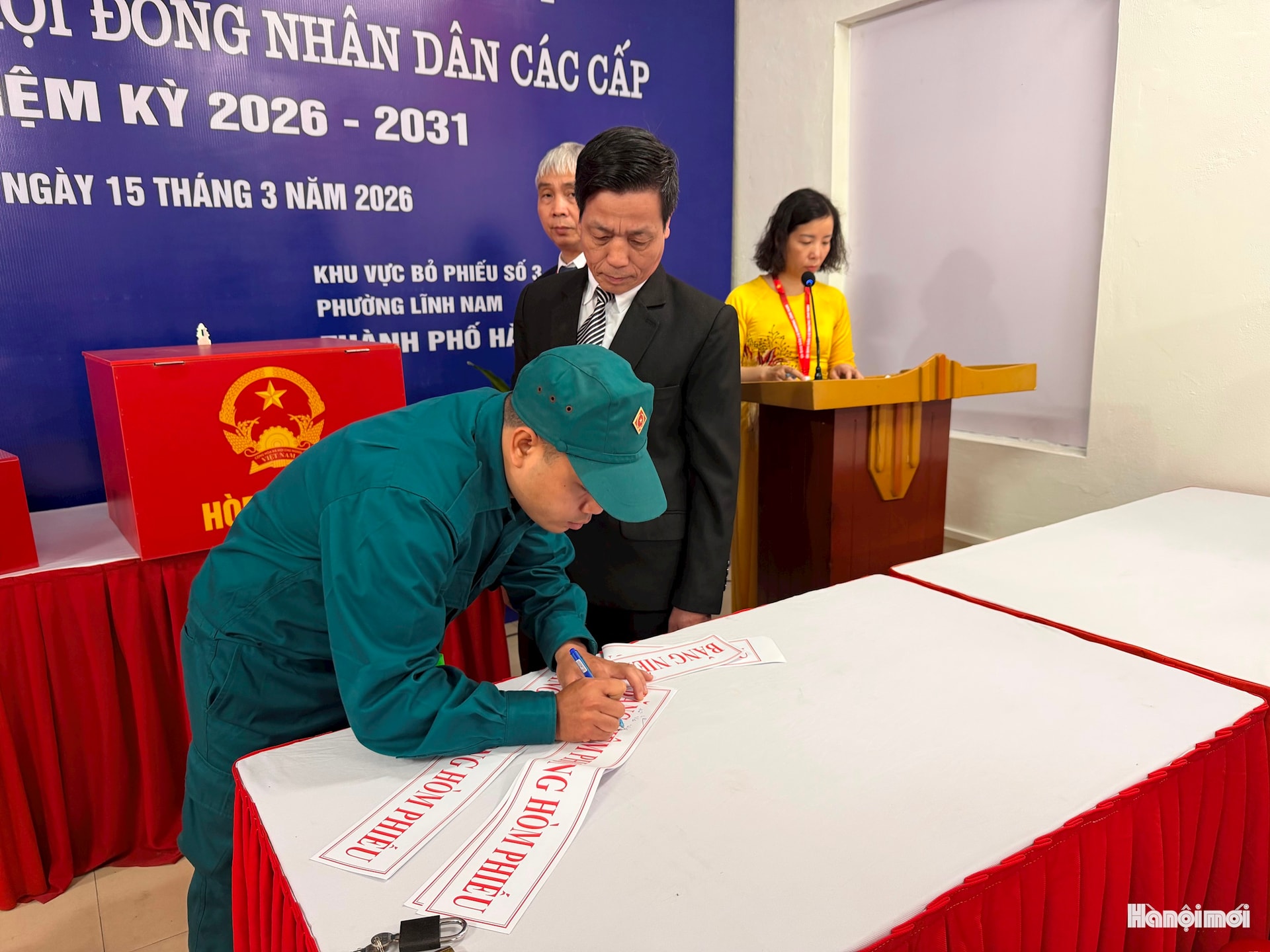 Cử tri phường Lĩnh Nam nô nức đi bầu cử từ sáng sớm- Ảnh 7.