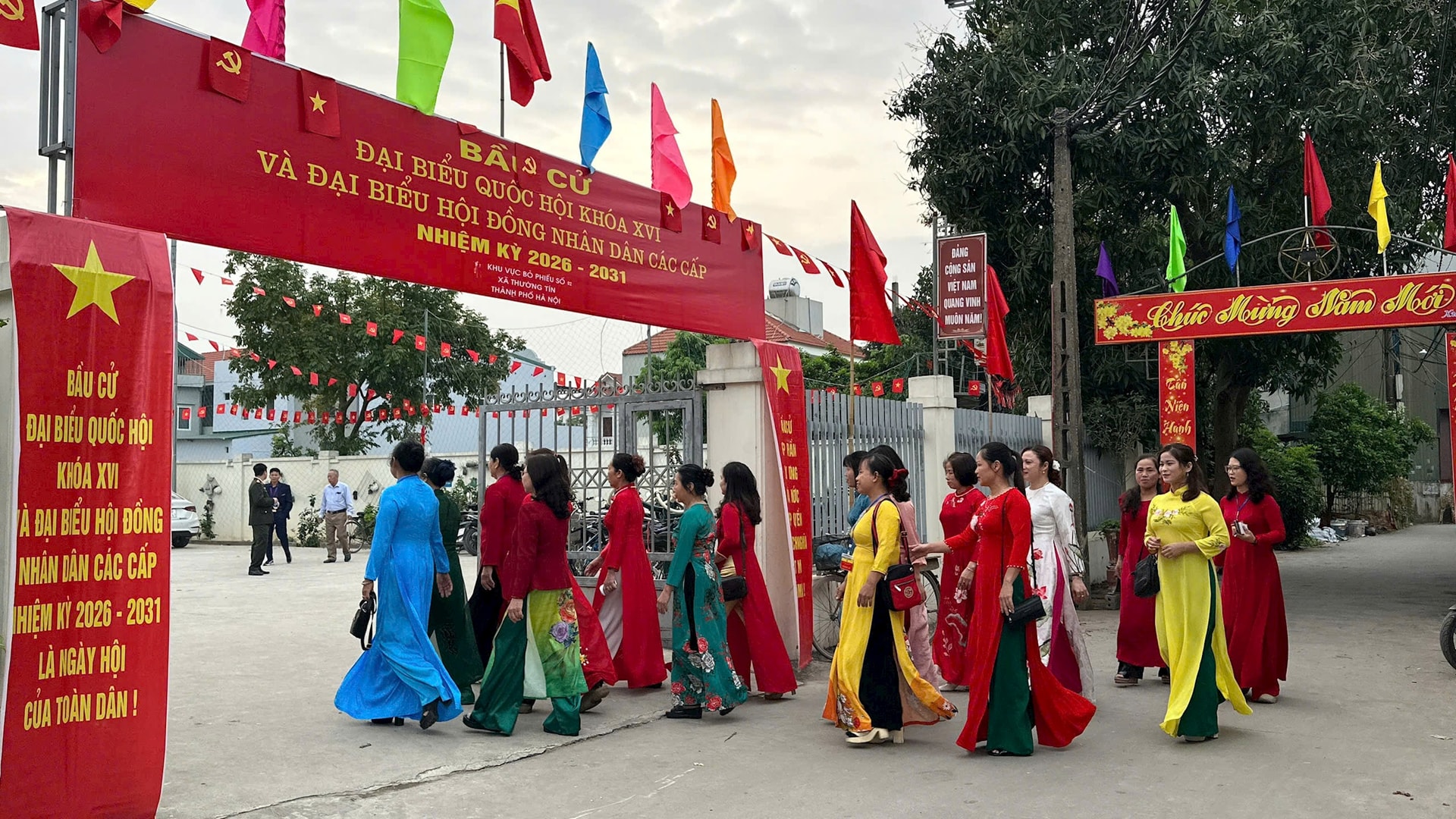 Cử tri xã Thường Tín nô nức đi bầu cử- Ảnh 1.