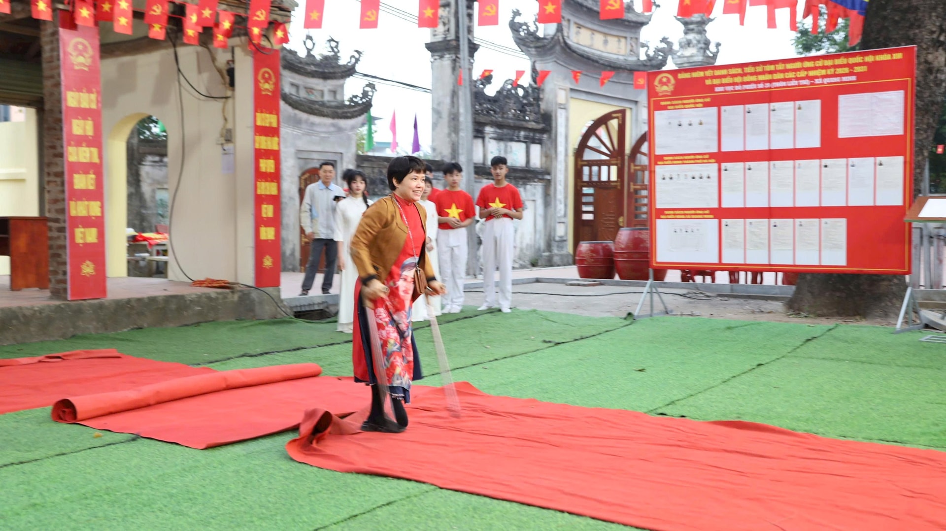 Cử tri xã Quang Minh gửi gắm niềm tin qua từng lá phiếu- Ảnh 2.