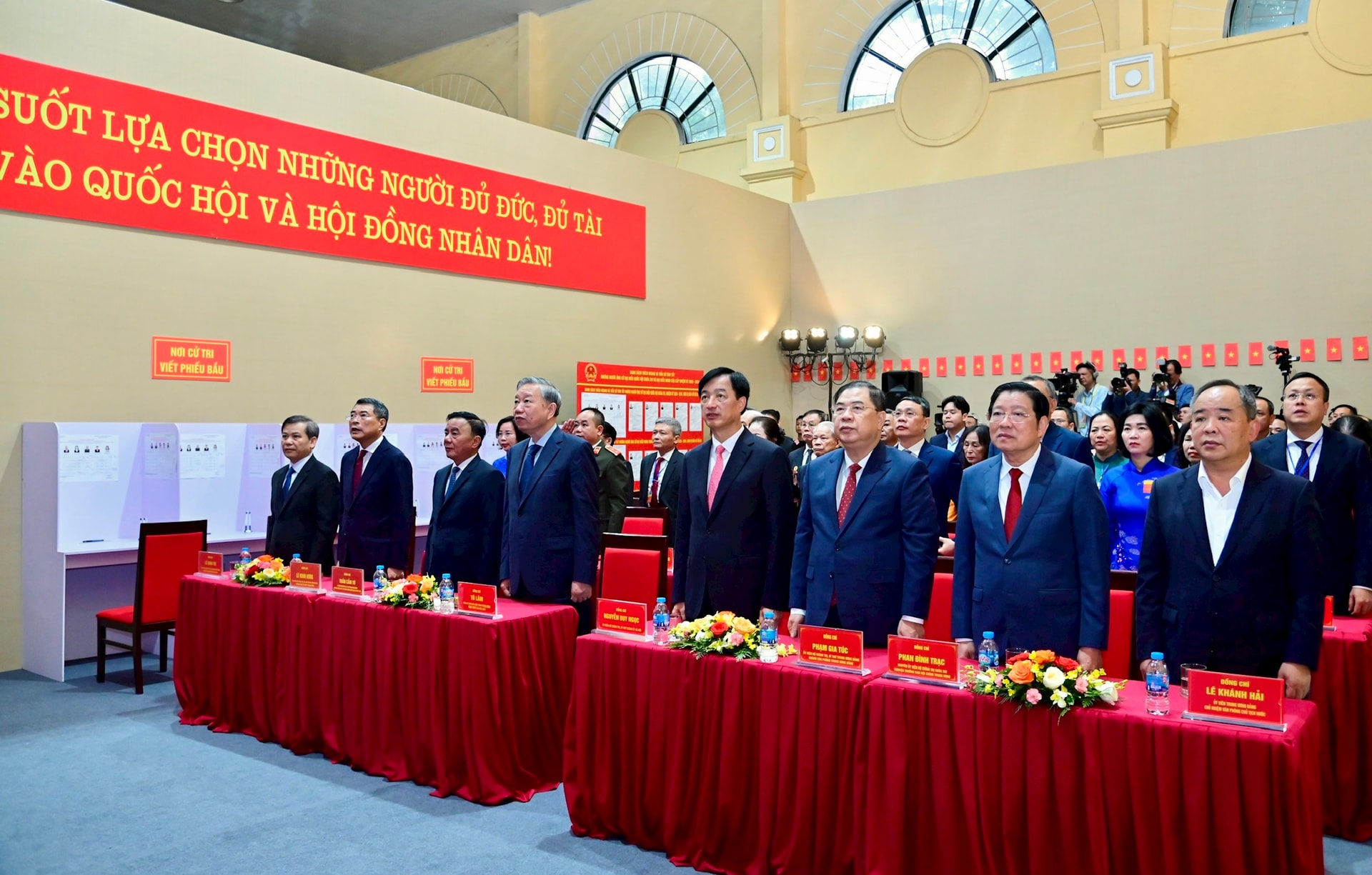 Tổng Bí thư Tô Lâm dự lễ khai mạc và bỏ phiếu bầu cử tại phường Ba Đình, Thủ đô Hà Nội- Ảnh 2.