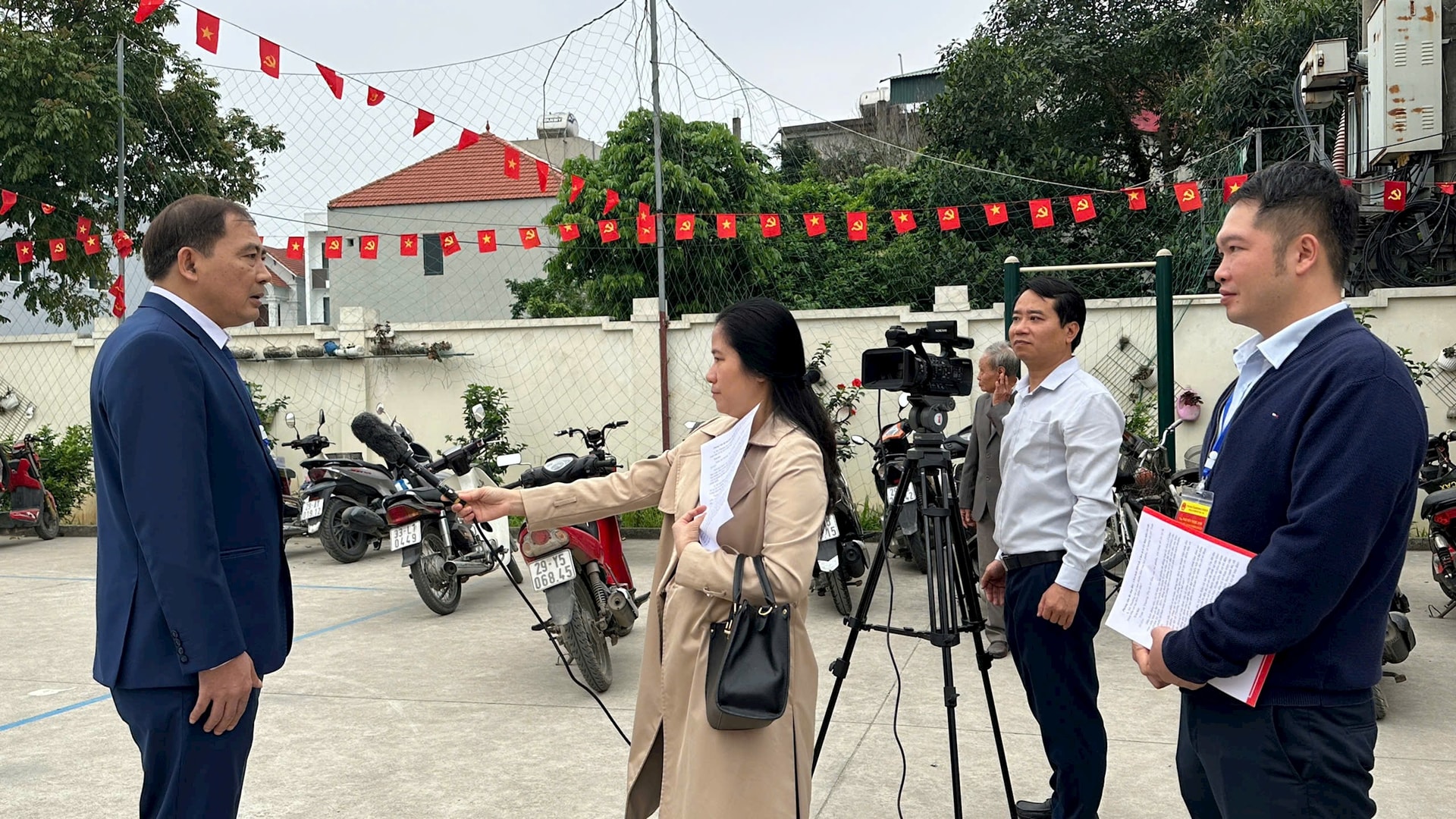 Cử tri xã Thường Tín nô nức đi bầu cử- Ảnh 6.