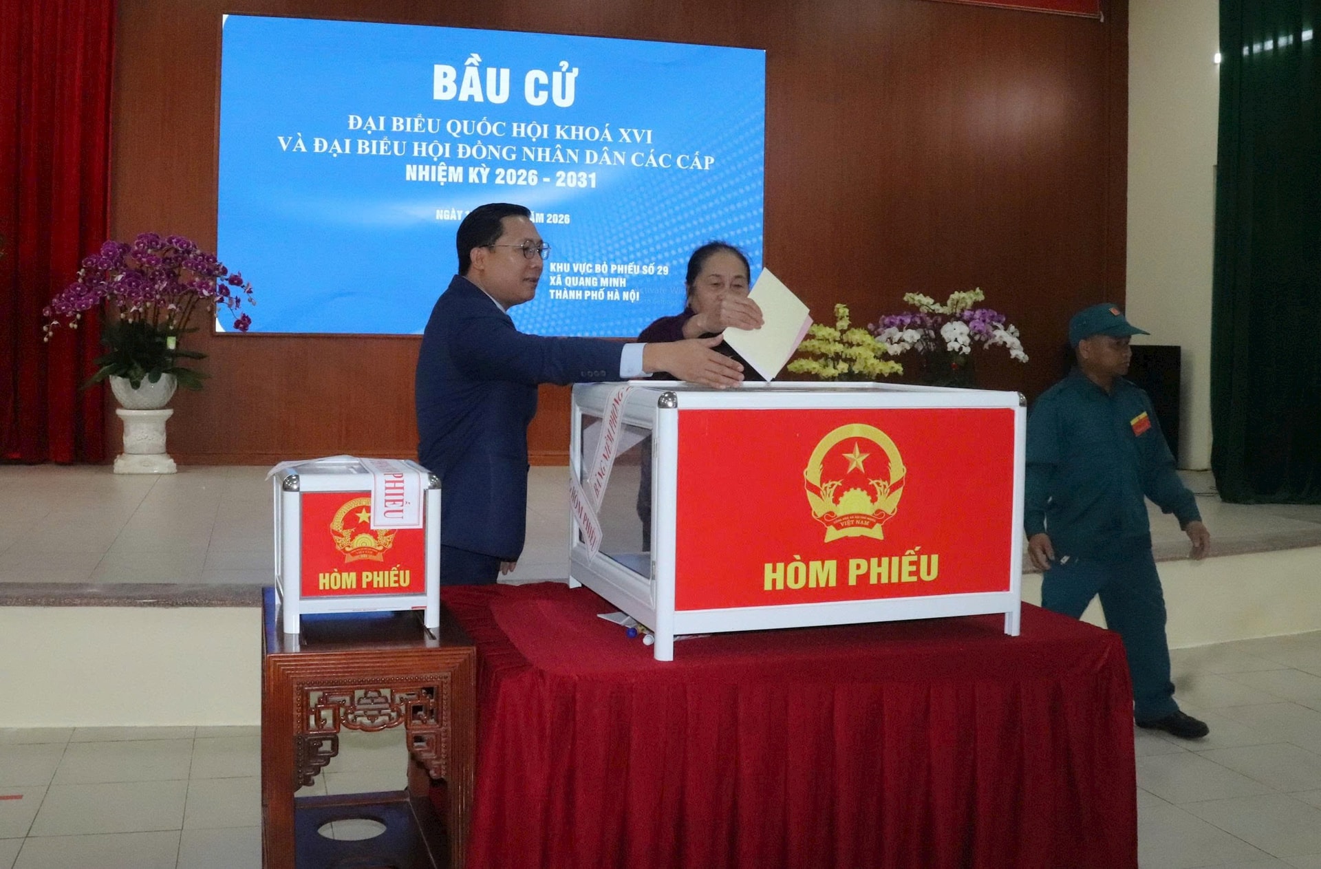 Cử tri xã Quang Minh gửi gắm niềm tin qua từng lá phiếu- Ảnh 5.