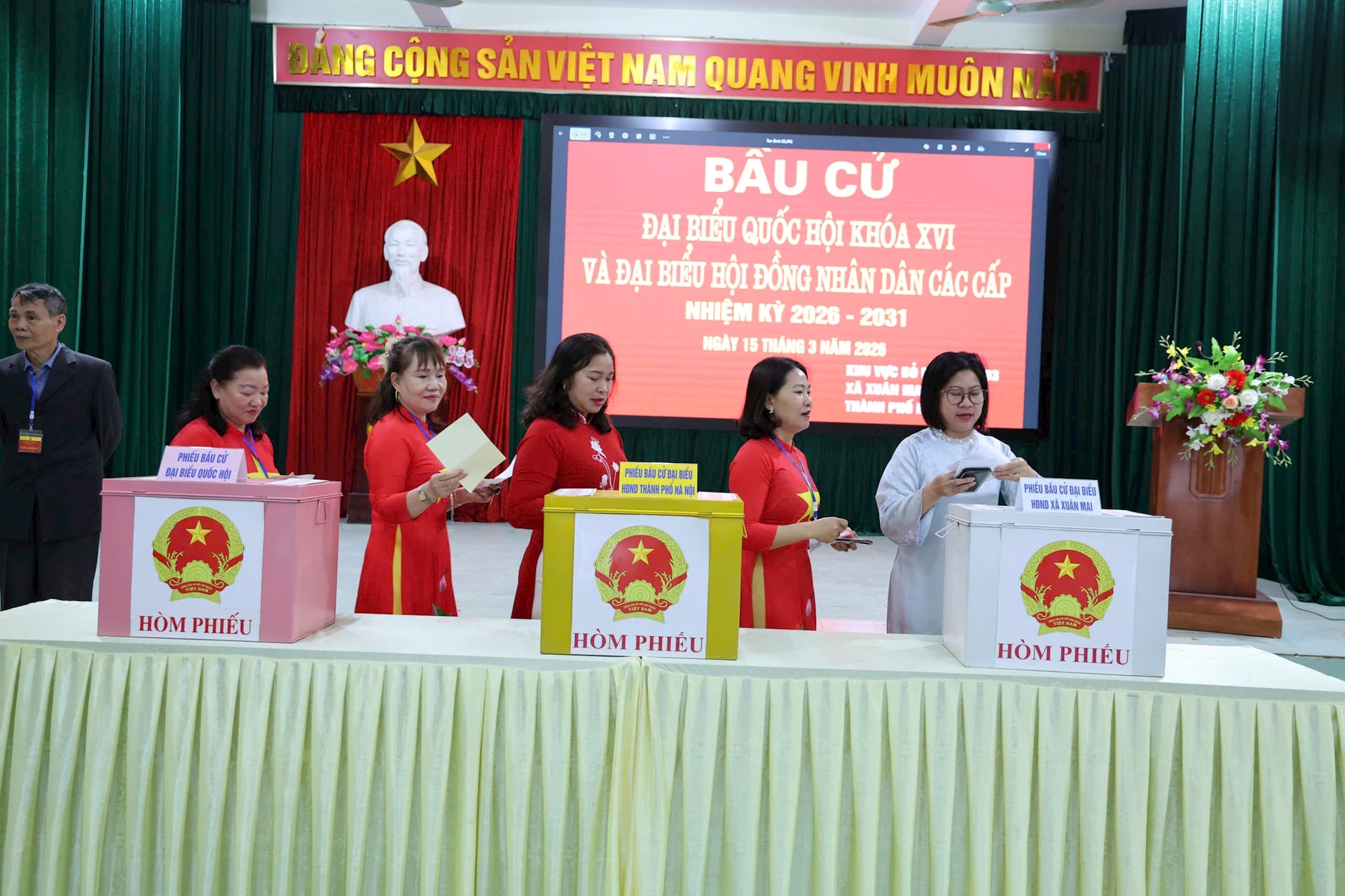 Toàn cảnh không khí bầu cử tại 126 xã, phường của Hà Nội- Ảnh 98.