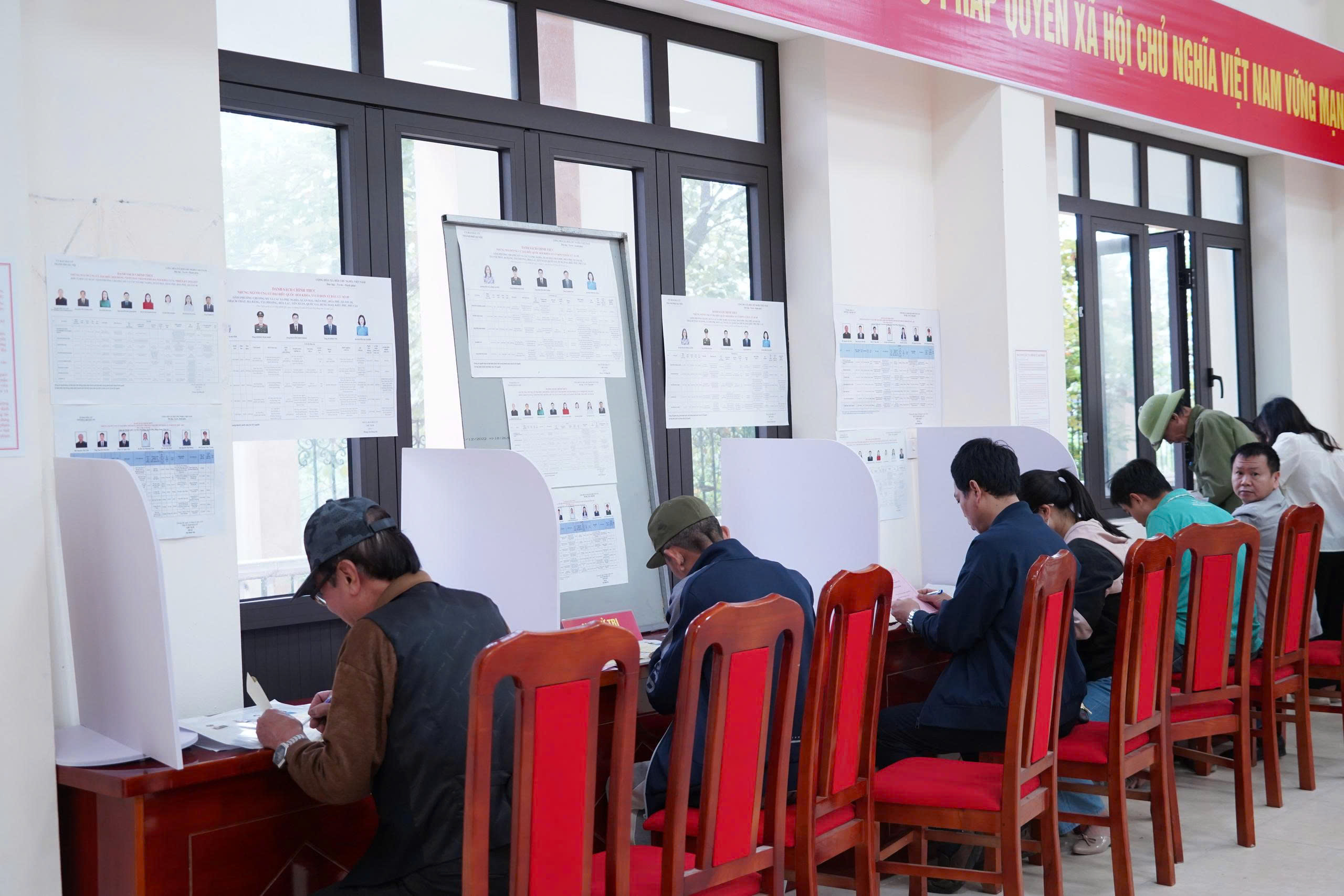 Cử tri phường Chương Mỹ hân hoan đi bầu cử đại biểu Quốc hội khóa XVI và đại biểu HĐND các cấp, nhiệm kỳ 2026 - 2031- Ảnh 11.