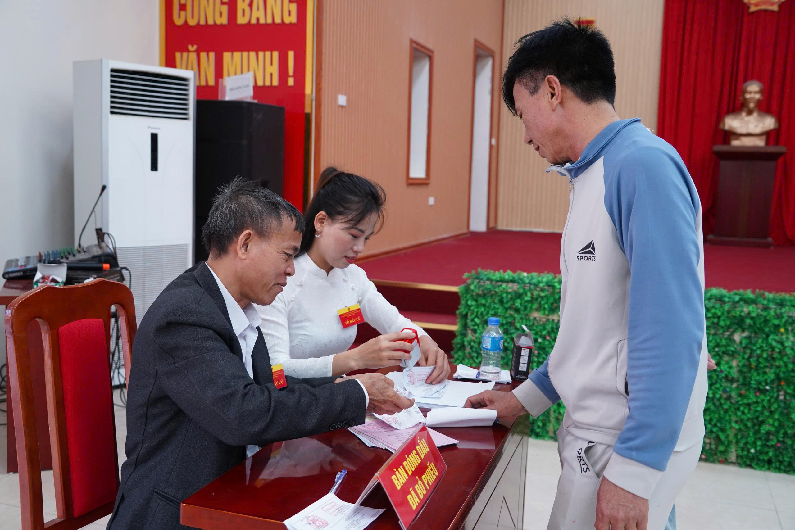 Cử tri phường Chương Mỹ hân hoan đi bầu cử đại biểu Quốc hội khóa XVI và đại biểu HĐND các cấp, nhiệm kỳ 2026 - 2031- Ảnh 13.