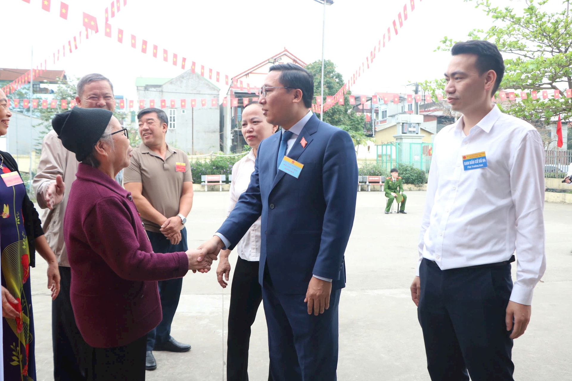 Lãnh đạo xã Quang Minh kiểm tra công tác bầu cử tại địa phương- Ảnh 4.