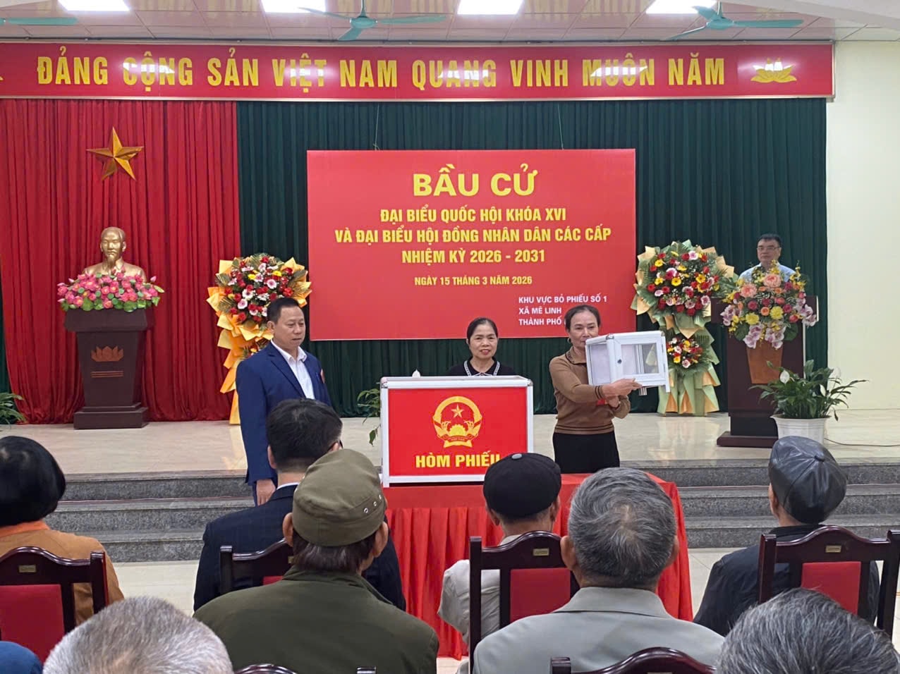 Cử tri Mê Linh hân hoan đi bầu cử, kỳ vọng vào các đại biểu có đức, có tài- Ảnh 11.