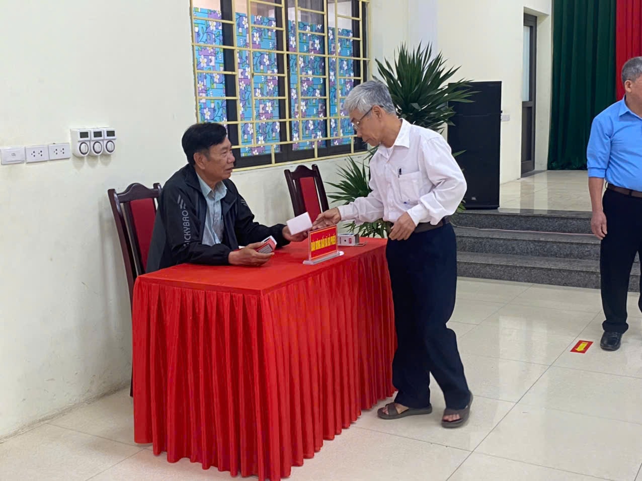 Cử tri Mê Linh hân hoan đi bầu cử, kỳ vọng vào các đại biểu có đức, có tài- Ảnh 13.