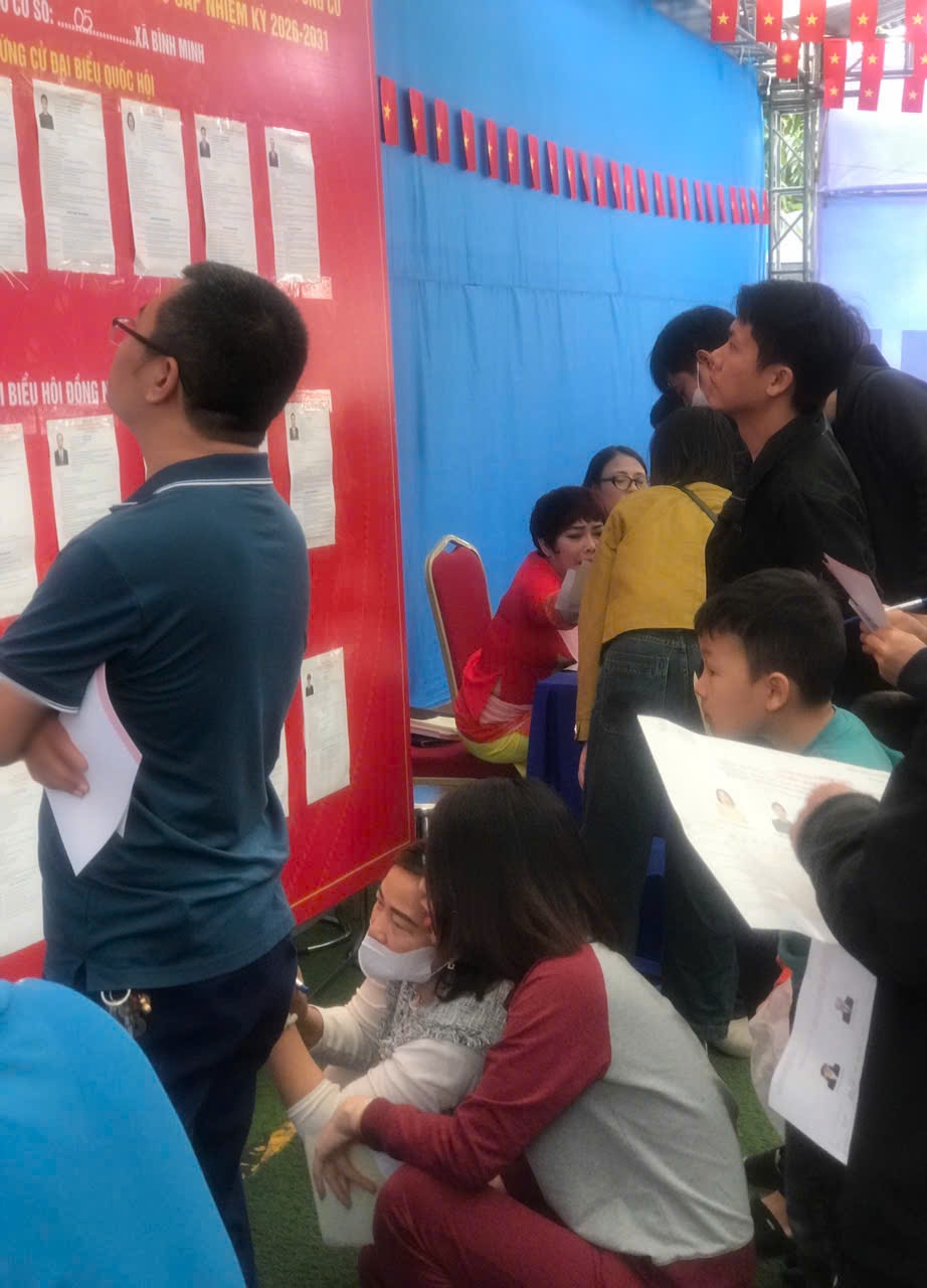 BÌNH MINH RỘN RÀNG NGÀY HỘI LỚN CỦA TOÀN DÂN