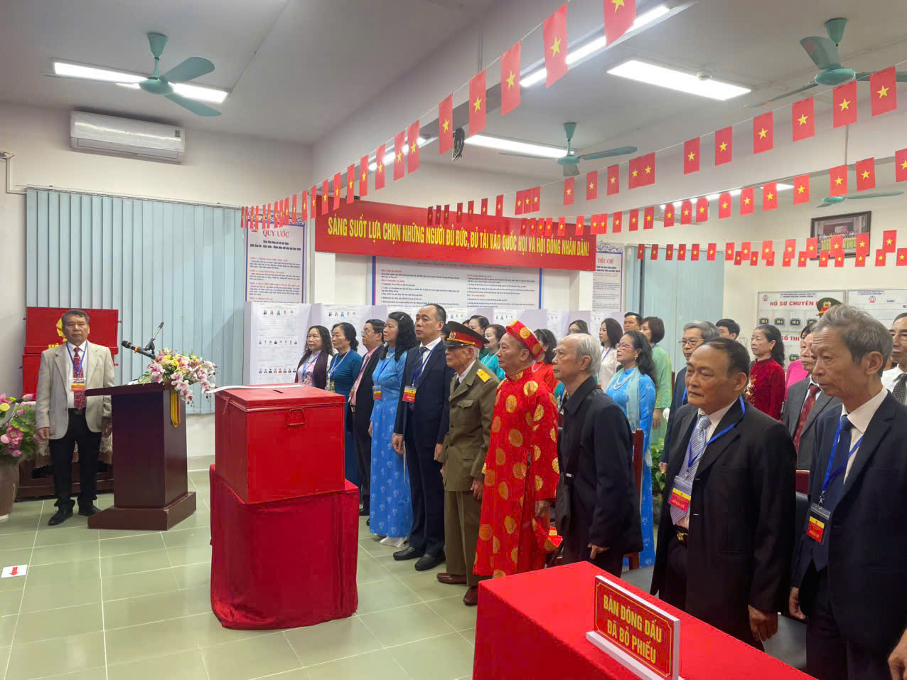 CỬ TRI PHƯỜNG VĨNH TUY HÂN HOAN TRONG NGÀY HỘI LỚN- Ảnh 7.