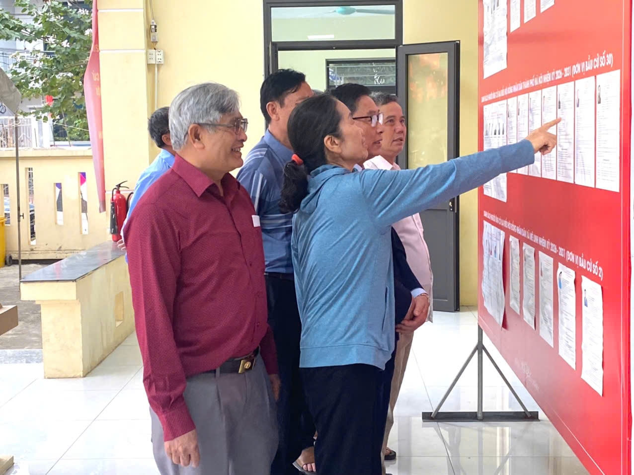 Cử tri Mê Linh hân hoan đi bầu cử, kỳ vọng vào các đại biểu có đức, có tài- Ảnh 18.