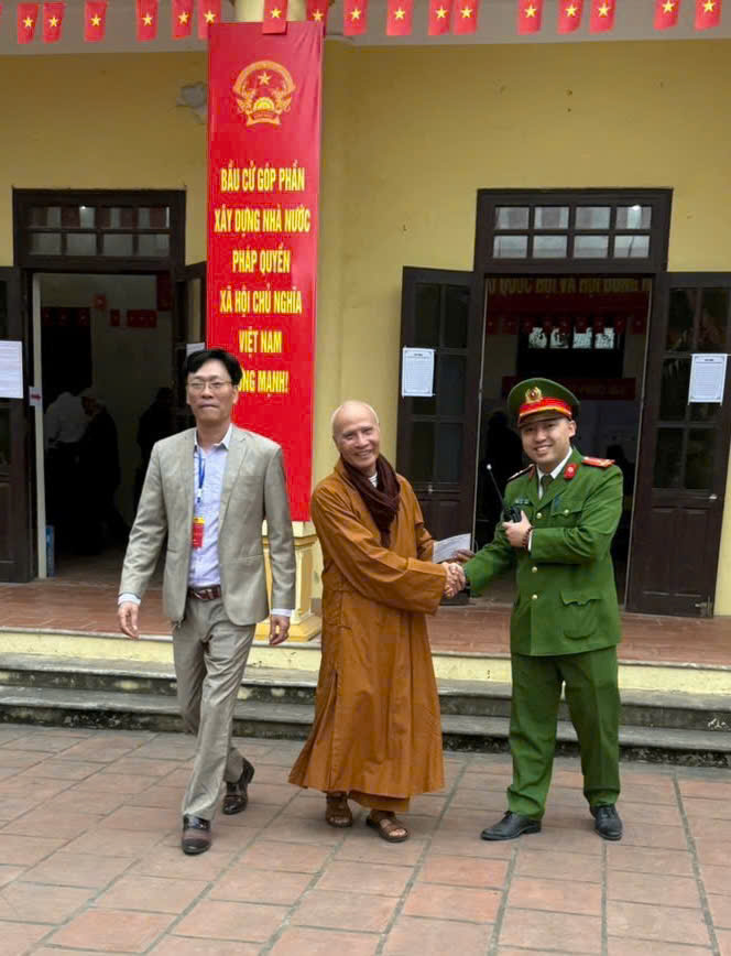 TUỔI TRẺ THANH TRÌ TÍCH CỰC HỖ TRỢ TẠI CÁC ĐIỂM BỎ PHIẾU – CHUNG TAY CHO NGÀY HỘI TOÀN DÂN- Ảnh 14.